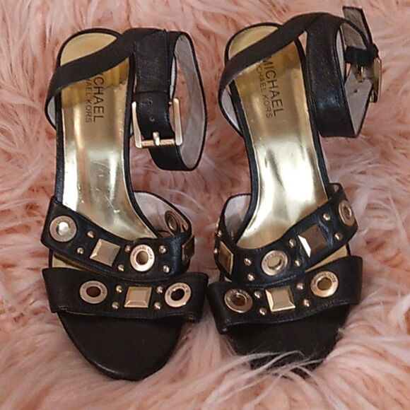 🔥MICHEAL KORS🔥 BLACK LEATHER GOLD STUDDED LOGO HEELS W/ ANKLE STRAP SIZE 7 - Picture 9 of 11